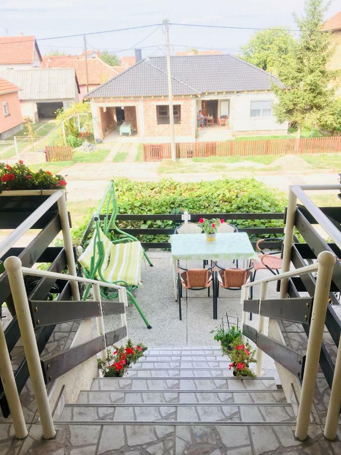 Stan Na Dan Loznica Apartment Exterior foto
