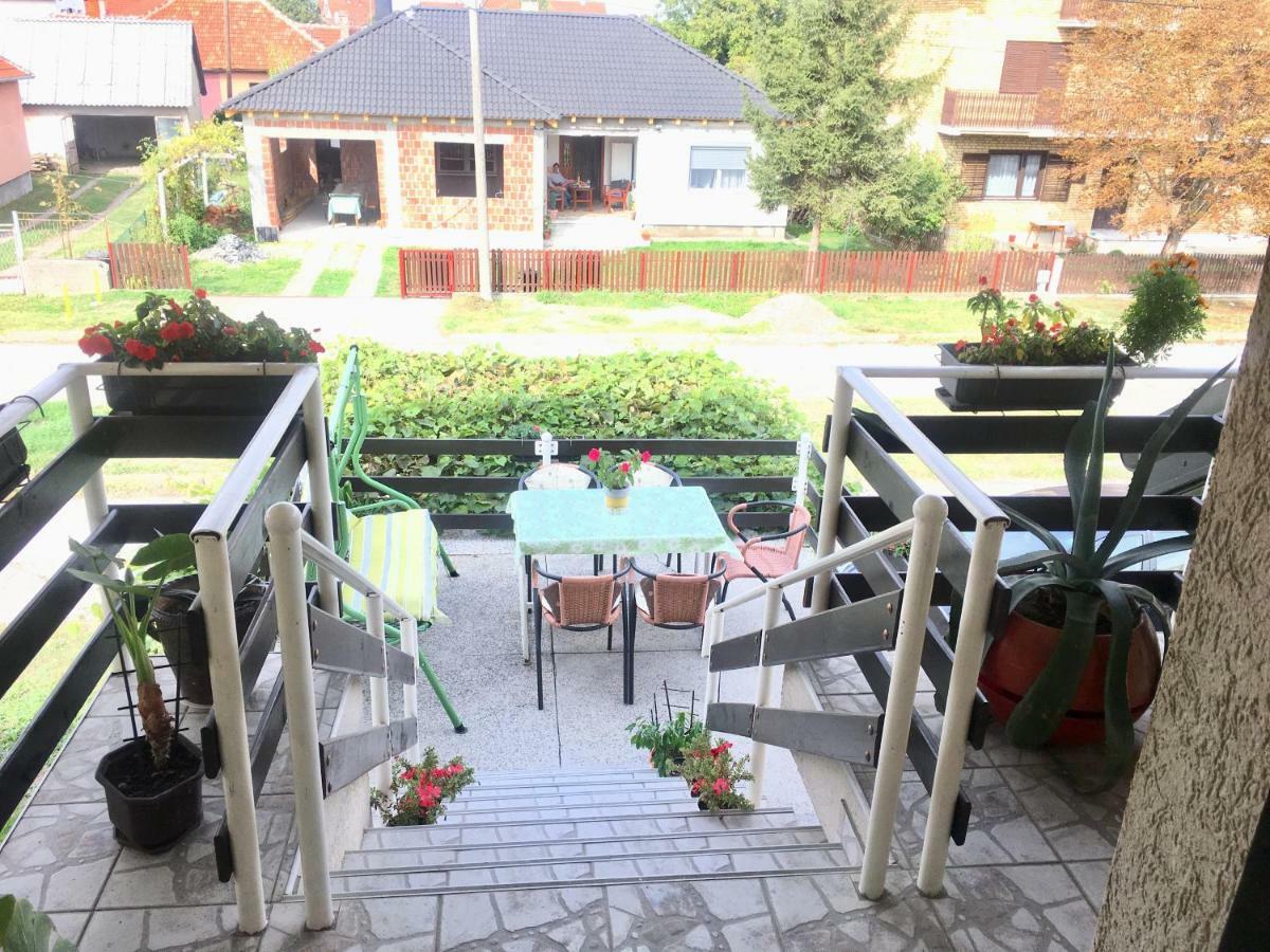 Stan Na Dan Loznica Apartment Exterior foto